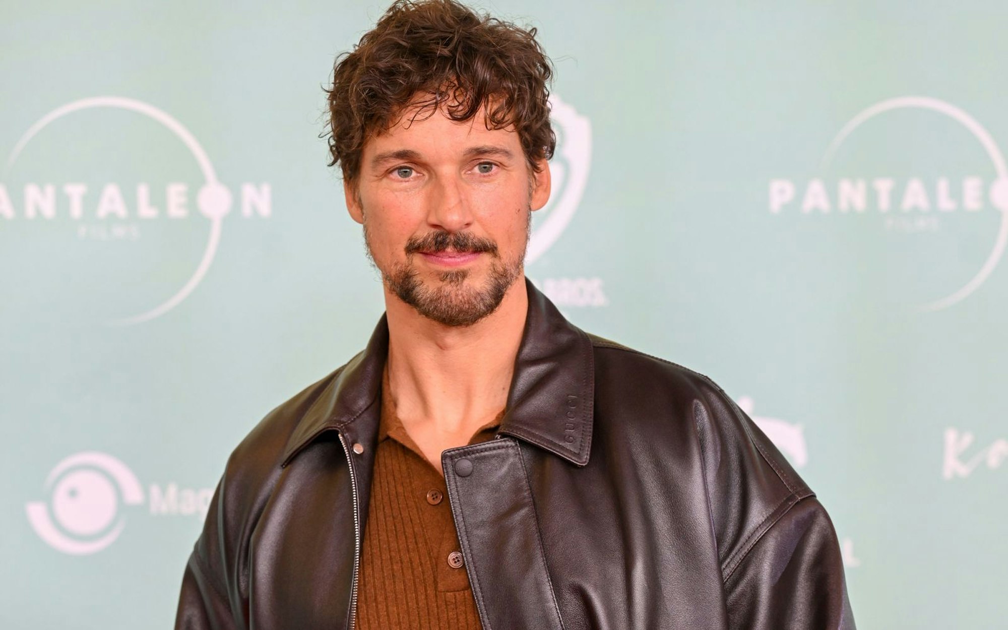 Florian David Fitz zählt heute zu den bekanntesten Schauspielern Deutschlands. Aktuell ist er in der Komödie „No Hit Wonder“ (Kinostart: 30. Oktober) zu sehen.   (Bild: Hannes Magerstaedt/Getty Images)