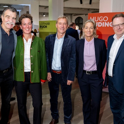 Heiner Brand und Steffi Nerius gehören zu den zehn Gründungsmitgliedern der neuen Hall of Fame, Sportmuseumschef Frank Dürr, die ehemalige Tennis-Bundestrainerin Barbara Rittner und Kölns designierter OB Torsten Burmester (v. l.) gratulieren.