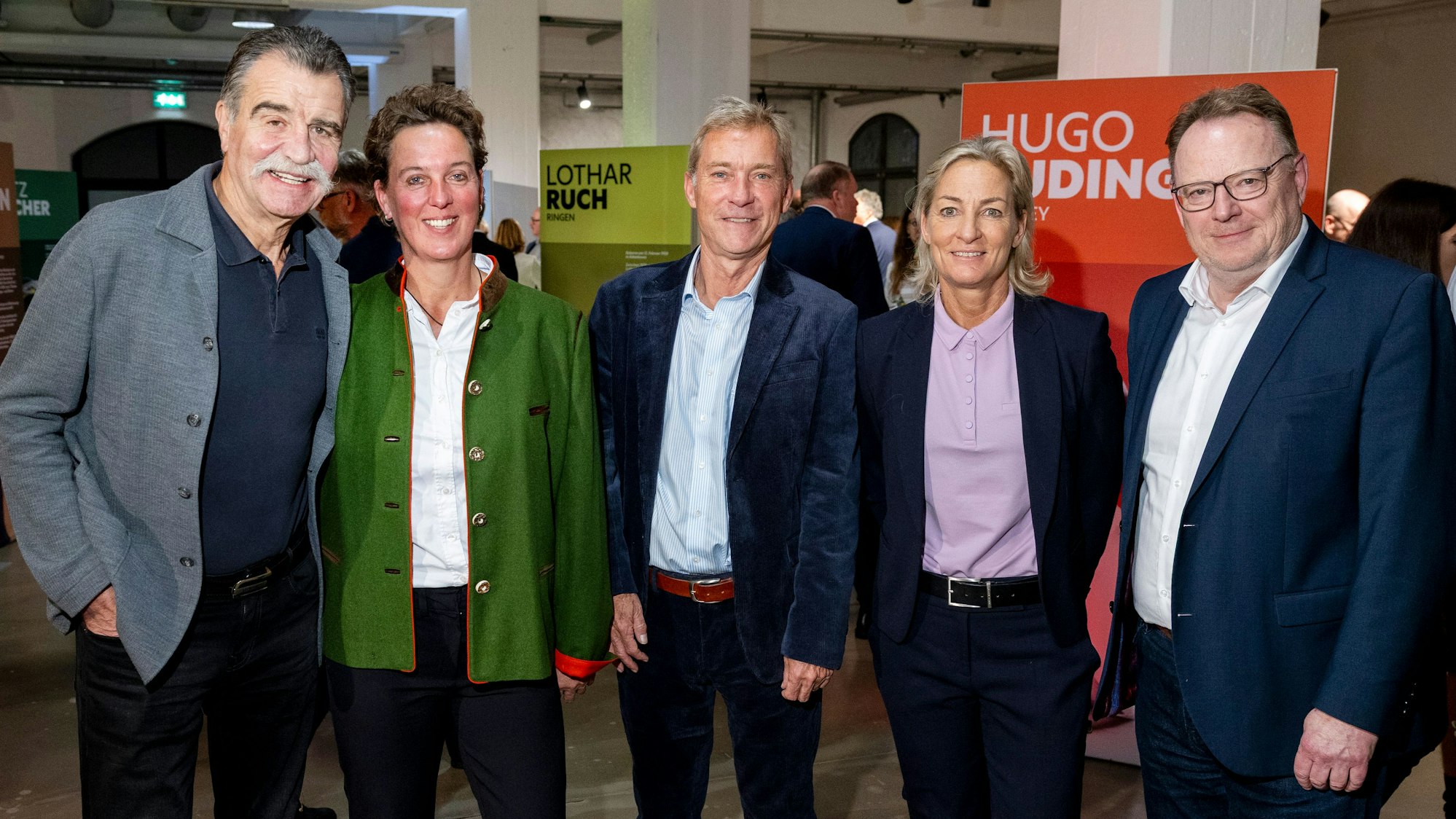 Heiner Brand und Steffi Nerius gehören zu den zehn Gründungsmitgliedern der neuen Hall of Fame, Sportmuseumschef Frank Dürr, die ehemalige Tennis-Bundestrainerin Barbara Rittner und Kölns designierter OB Torsten Burmester (v. l.) gratulieren.