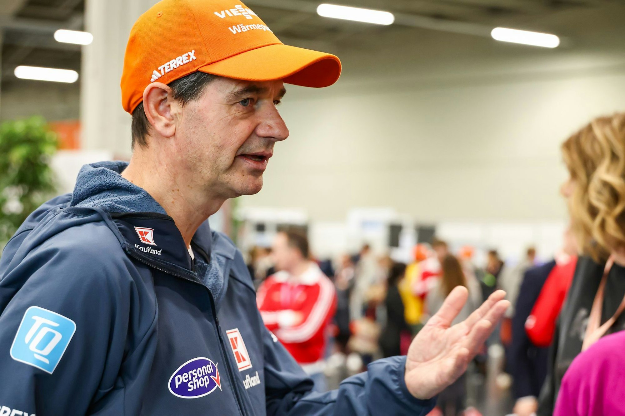 Skisprung-Bundestrainer Stefan Horngacher kritisiert die Aufarbeitung des WM-Anzugskandals.