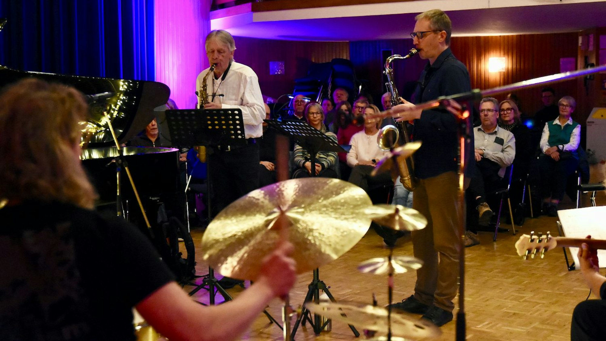 Hugo Read (Altsaxofon) und Ignaz Dinné (Tenor-Saxofon) (v.l.)