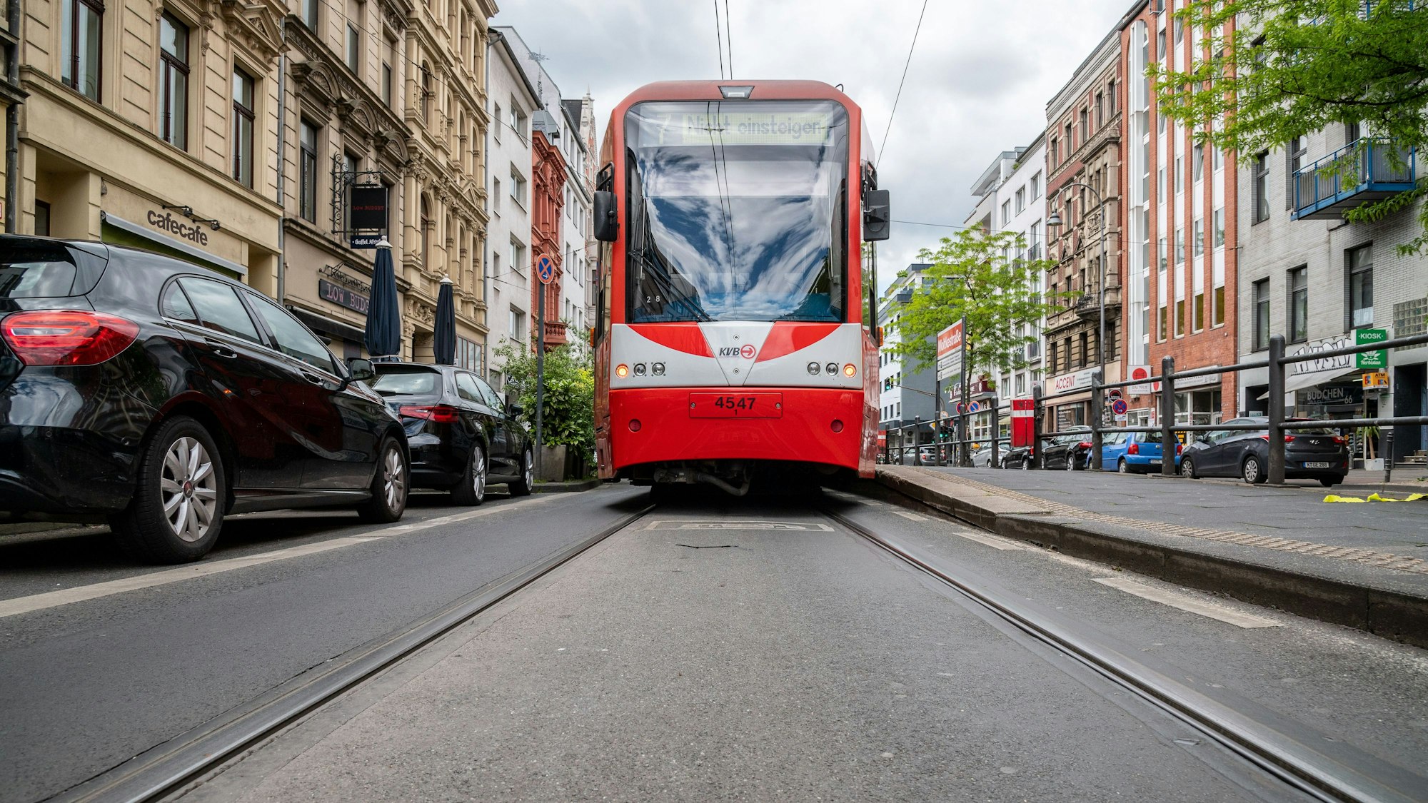 geplante Umgestaltung der Aachener Straße KVB Haltestelle Moltkestraße Strassenbahn Gleisbett Gleise Köln 01.05.2020 Foto: Uwe Weiser
