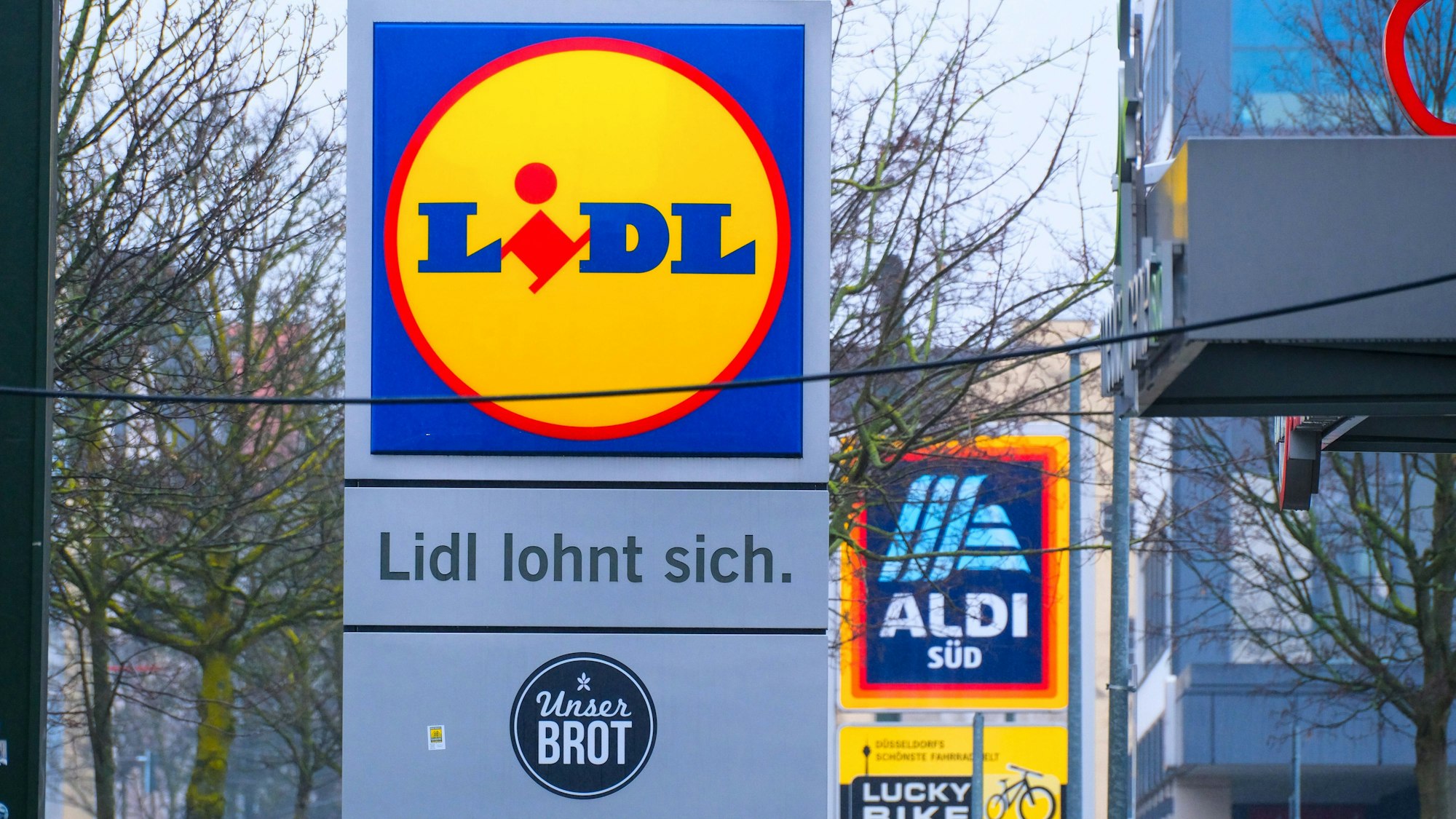 Der Butterpreis sorgt aktuell für einen Preiskrieg zwischen den Discountern Aldi und Lidl.