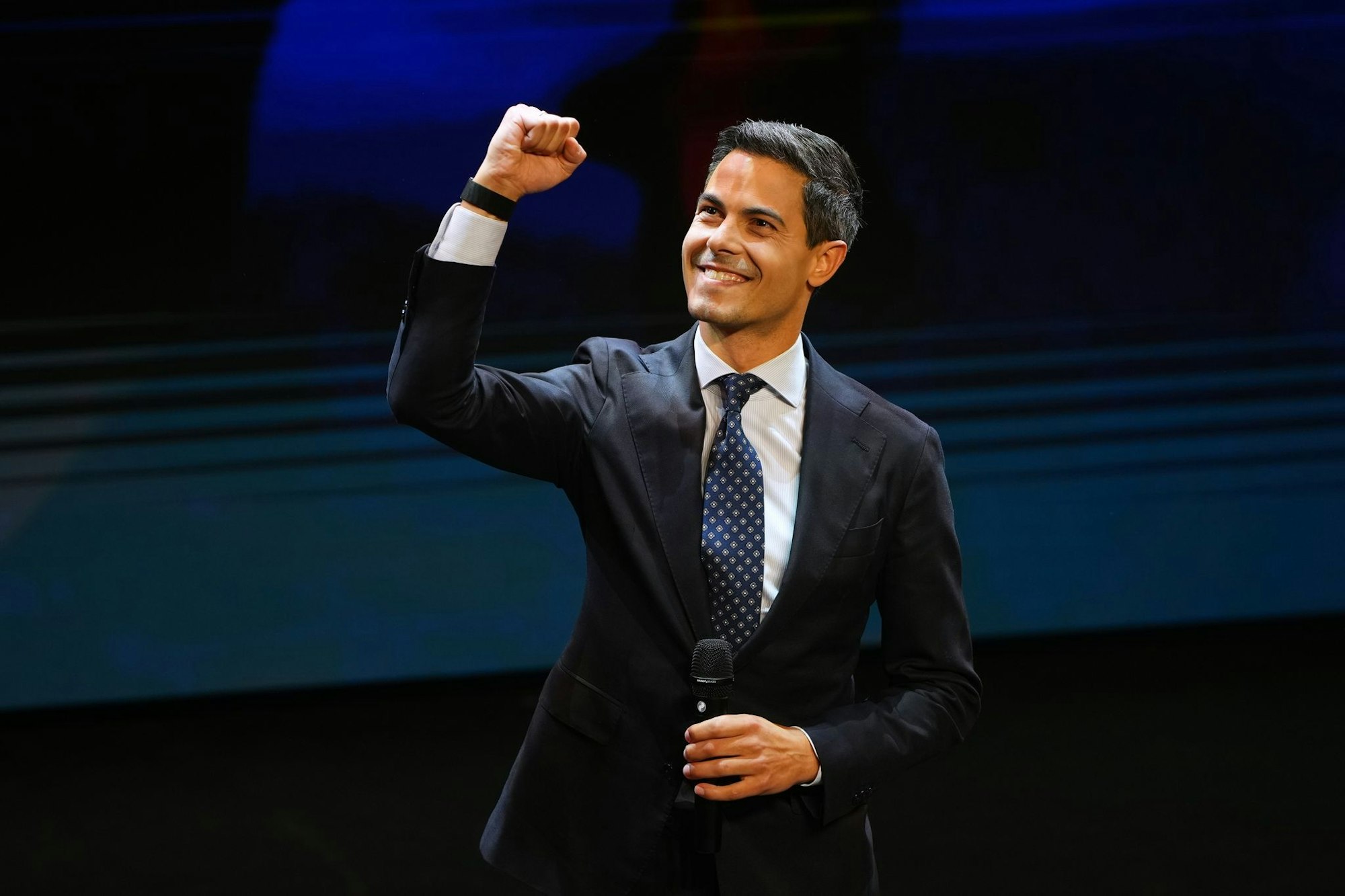 Der Spitzenkandidat der Linksliberalen, Rob Jetten, ist nach ersten Prognosen der Wahlsieger in den Niederlanden.