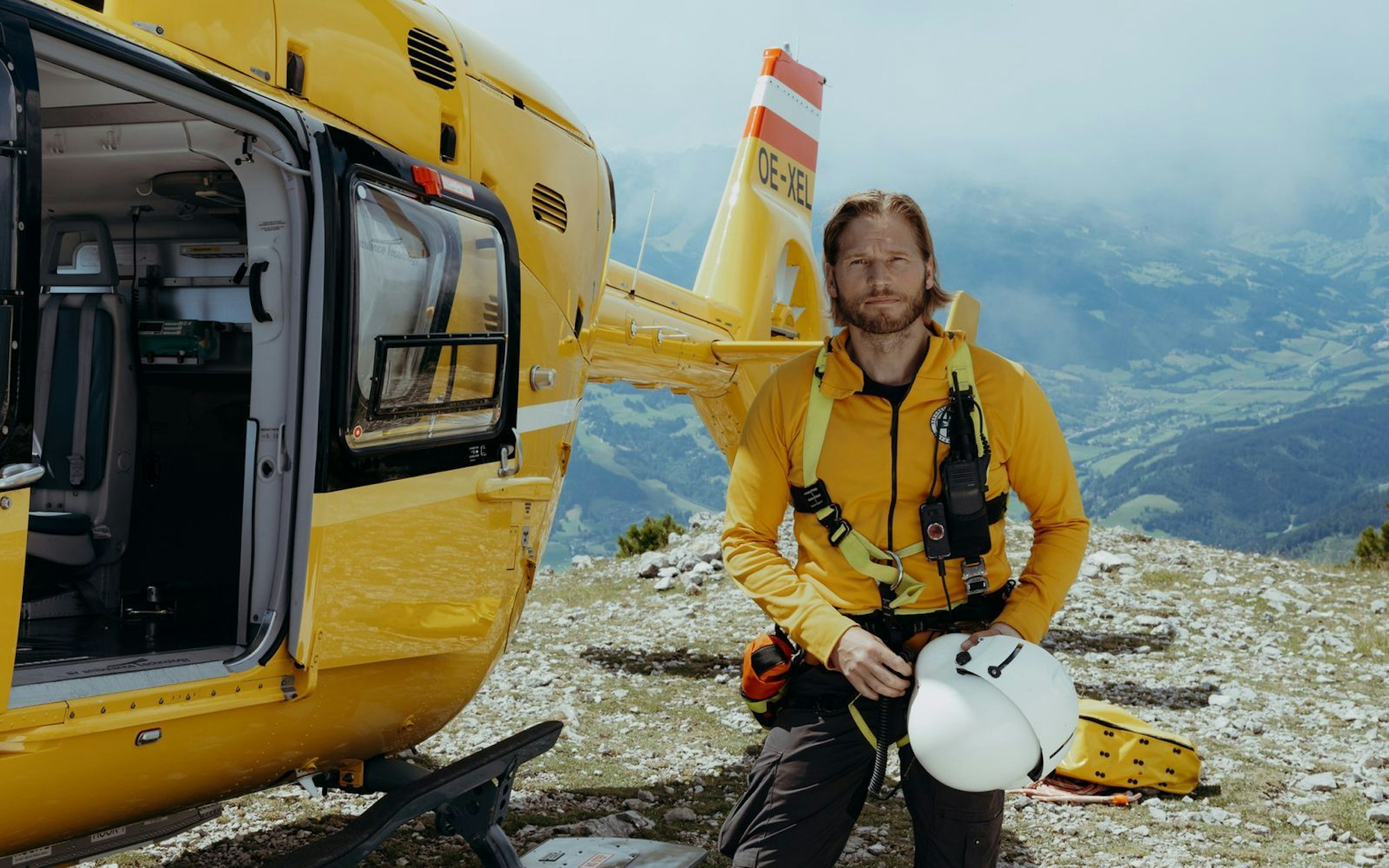 In sieben neuen Folgen erwarten den „Bergretter“ Markus Kofler (Sebastian Ströbel) wieder zahlreiche abenteuerliche Einsätze. (Bild: ZDF/Sabine Finger Fotografie)
