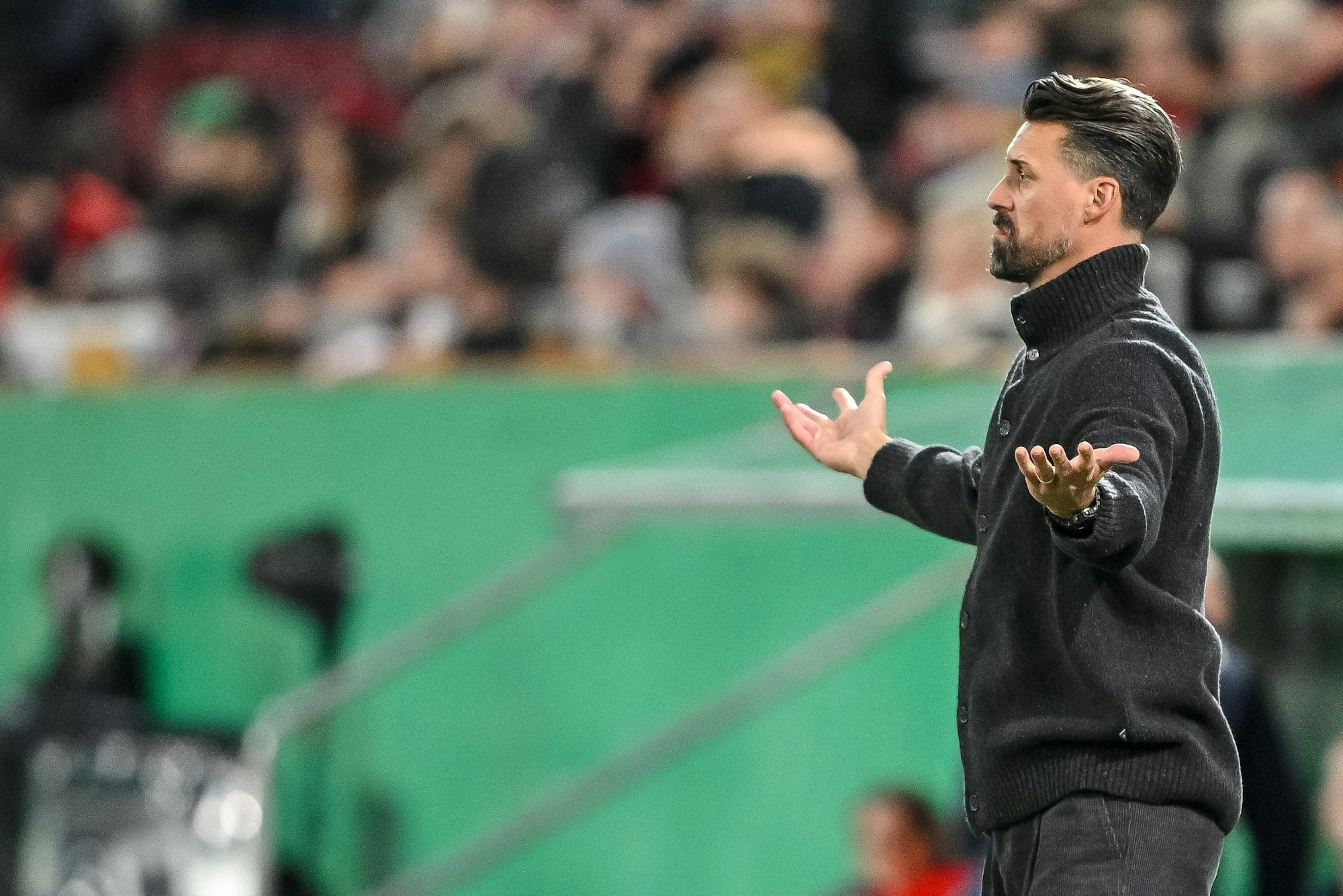 Was nun, Herr Wagner? Augsburgs Trainer steht auch im DFB-Pokal mit leeren Händen da.
