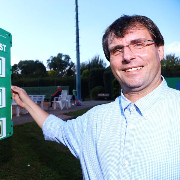 NRW-Finanzminister Marcus Optendrenk (CDU) auf dem Platz des Tennisclubs Rot-Weiß Kempen