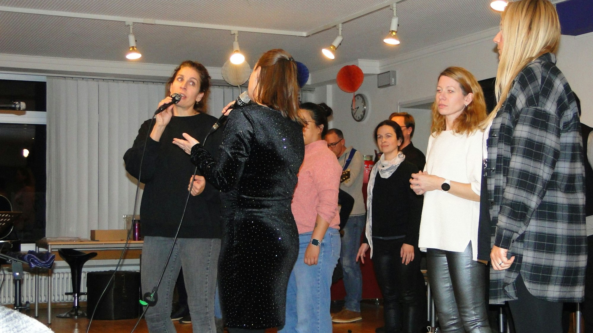 Der Chor beim Proben.