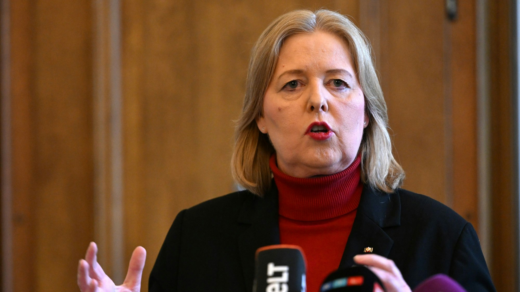 Bundesarbeitsministerin Bärbel Bas (SPD) spricht bei einer Pressekonferenz.