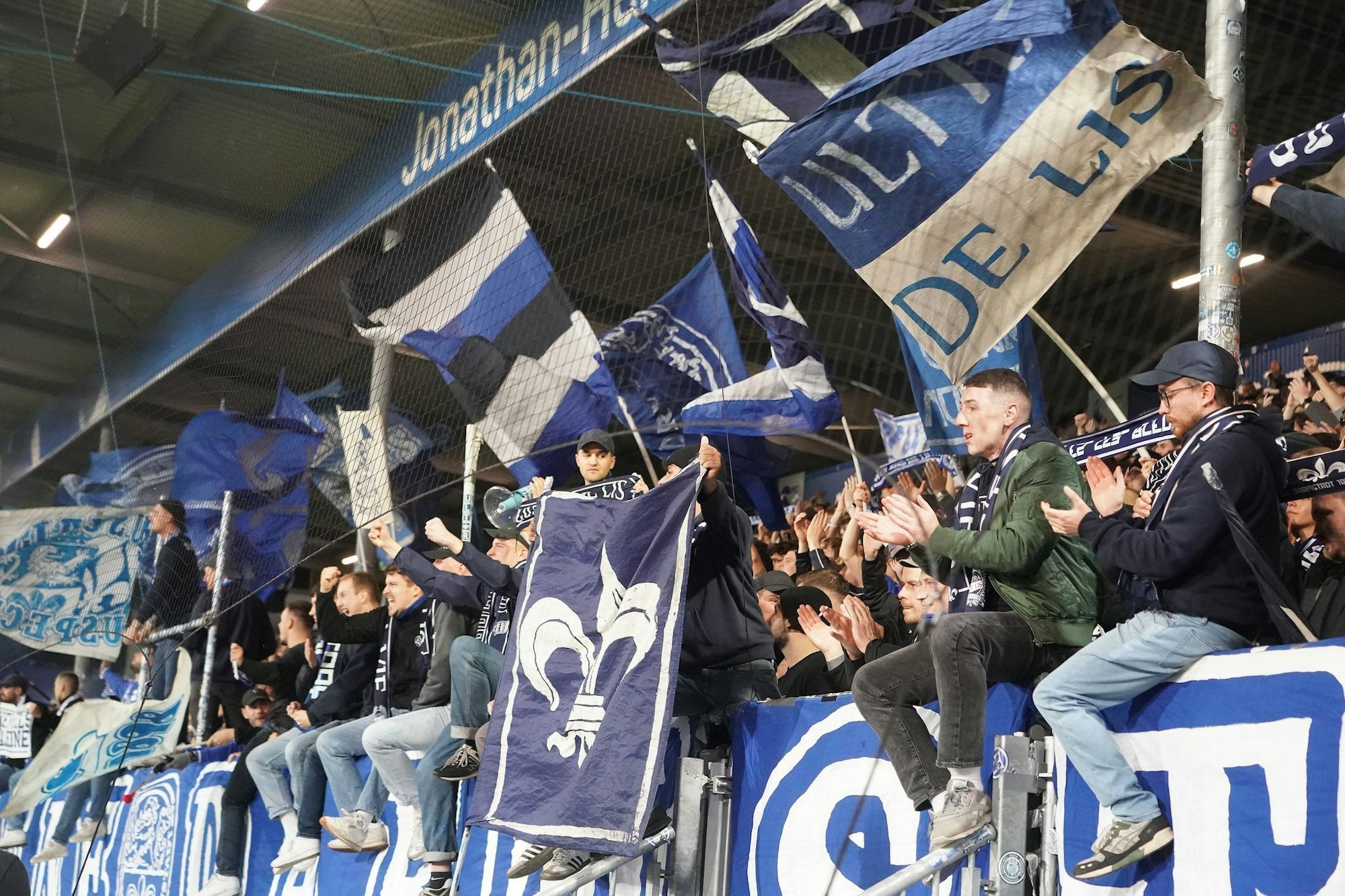 Die Fans stellten in Darmstadt zwischendurch ihre Unterstützung ein.