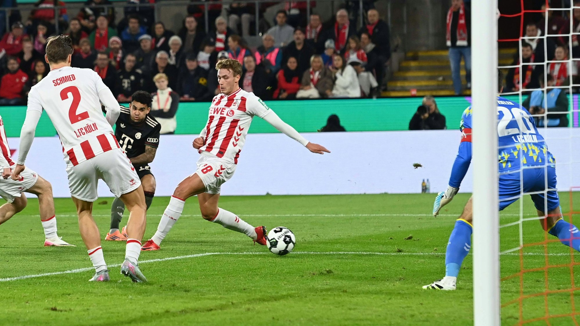 LUIS DIAZ M -Torchance, Aktion, Einzelaktion, Fussball, DFB Pokal, 2.Hauptrunde, 1. FC Koeln - FC Bayern Muenchen 1-4 am 29.10.2025 im Rhein-Energie-Stadion Koeln/ Deutschland. DFL regulations prohibit any use of photographs as image sequences and/or quasi-video  *** LUIS DIAZ M Goal chance, Action, Single action, Football, DFB Pokal, 2 Main round, 1 FC Koeln FC Bayern Muenchen 1 4 am 29 10 2025 im Rhein Energie Stadion Koeln Germany DFL regulations prohibit any use of photographs as image sequences and or quasi video Â