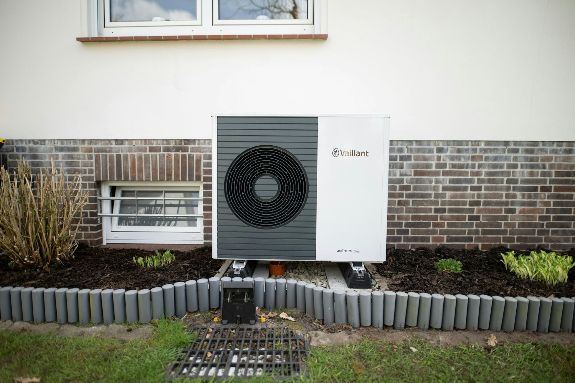 Zusätzliche Kosten drohen, wenn in beim Wechsel auf eine Wärmepumpe Leistungen als «bauseitig» ausgewiesen sind.