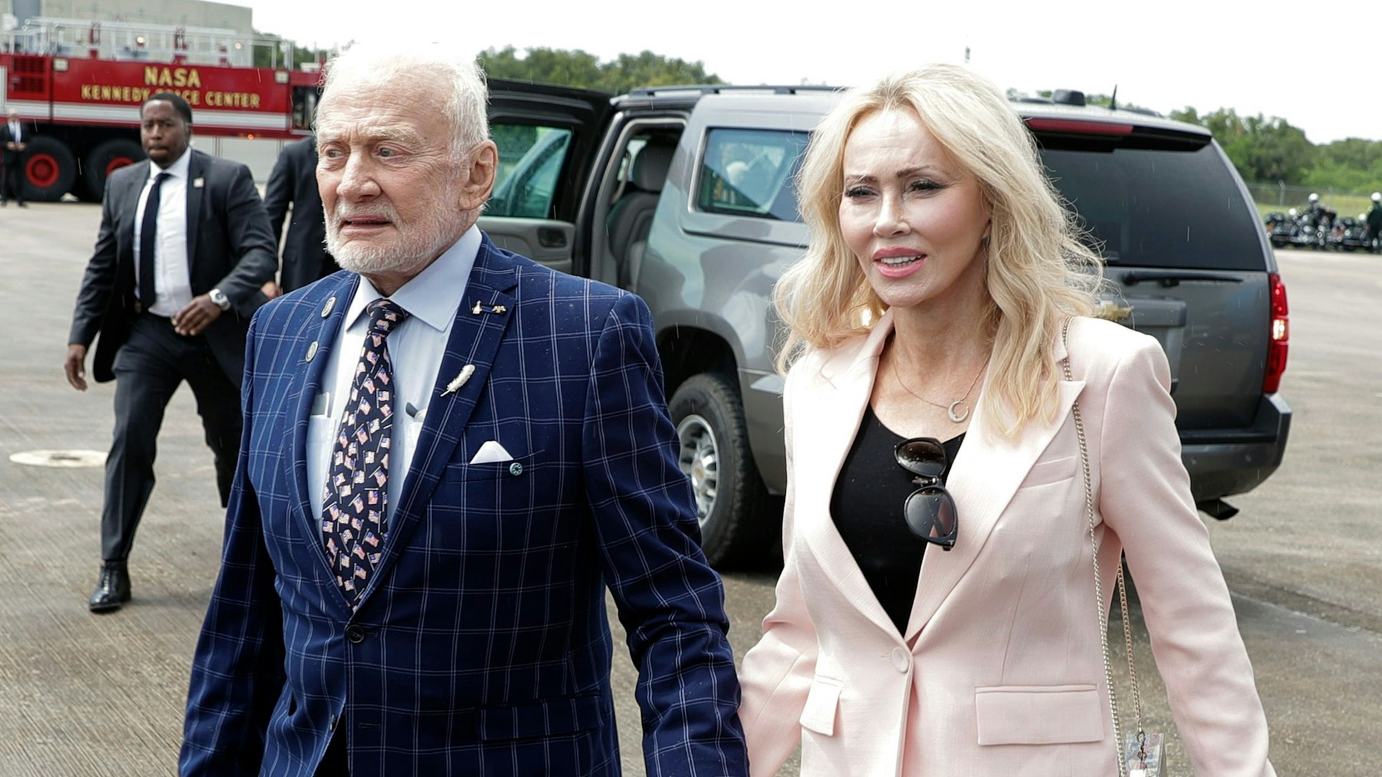 Buzz Aldrin (l.) mit seiner Ehefrau Anca Faur.