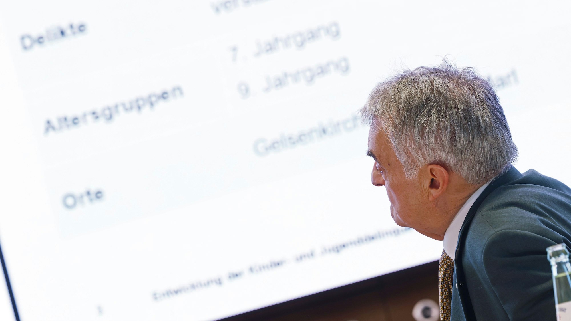 Herbert Reul (CDU), Innenminister von Nordrhein-Westfalen, beim Pressegespräch zur Vorstellung einer Studie zur Kinder- und Jugendkriminalität.