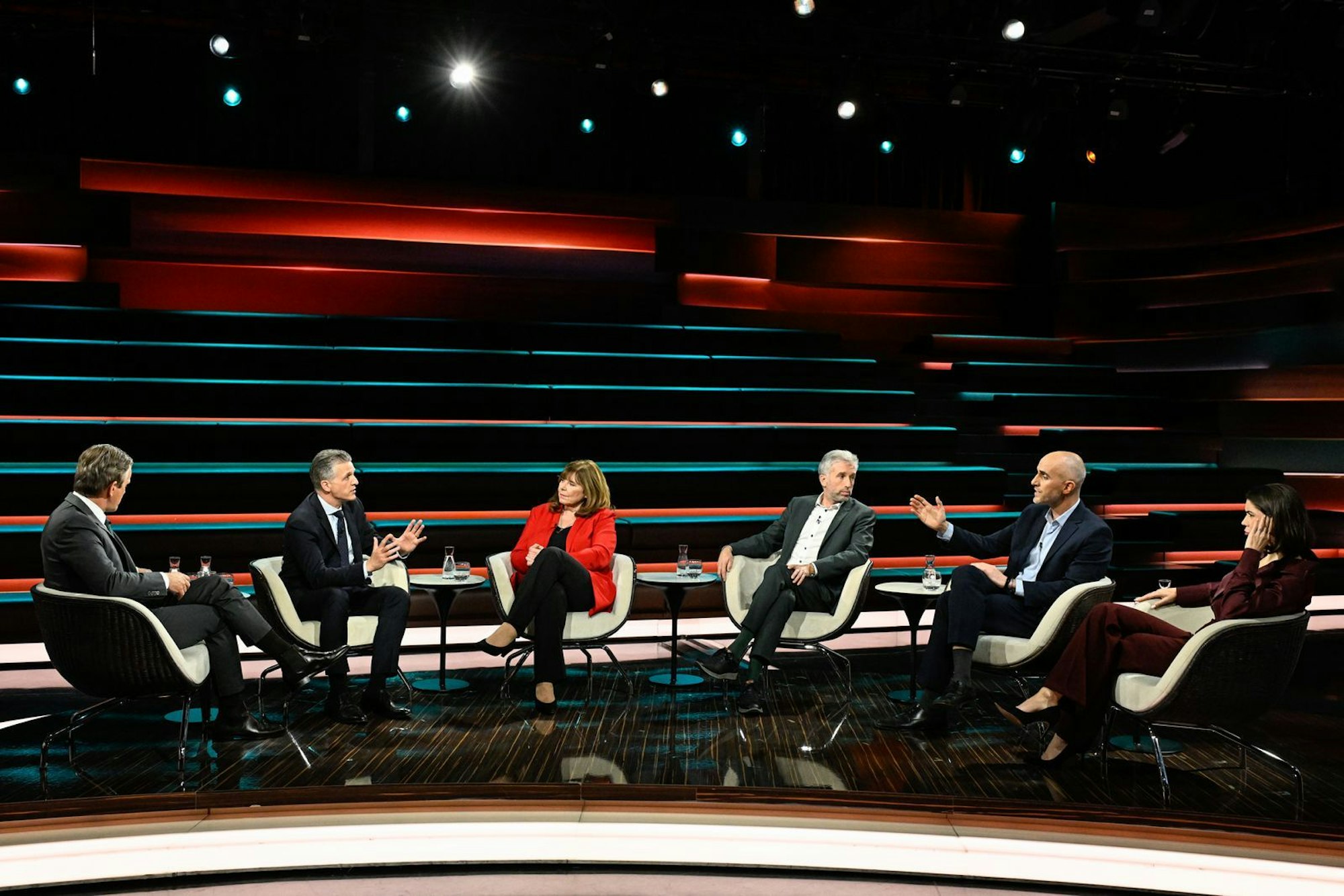 Bei Markus Lanz wurde die von Kanzler Friedrich Merz angestoßene „Stadtbild“-Debatte in großer Runde weitergeführt. (Bild: ZDF / Markus Hertrich)