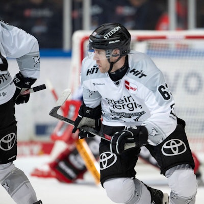 PENNY DEL 1 Iserlohn Roosters - Kölner Haie Iserlohn, 28.10.2025 Patrick Russell Kölner Haie, Sturm, 63 PENNY DEL 1 Iserlohn Roosters - Kölner Haie am 28.10.2025 in der Eissporthalle Iserlohn in Iserlohn Deutschland. *** PENNY DEL 1 Iserlohn Roosters Kölner Haie Iserlohn, 28 10 2025 Patrick Russell Kölner Haie, Sturm, 63 PENNY DEL 1 Iserlohn Roosters Kölner Haie on 28 10 2025 at the Eissporthalle Iserlohn in Iserlohn Germany Copyright: xBEAUTIFULxSPORTS/AndreasxDickx