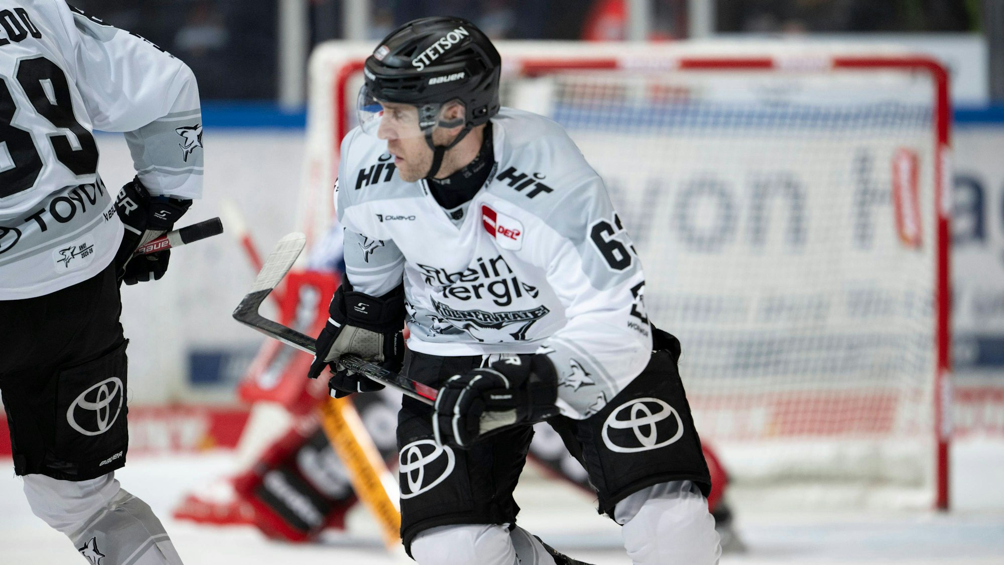 PENNY DEL 1 Iserlohn Roosters - Kölner Haie Iserlohn, 28.10.2025 Patrick Russell Kölner Haie, Sturm, 63 PENNY DEL 1 Iserlohn Roosters - Kölner Haie am 28.10.2025 in der Eissporthalle Iserlohn in Iserlohn Deutschland. *** PENNY DEL 1 Iserlohn Roosters Kölner Haie Iserlohn, 28 10 2025 Patrick Russell Kölner Haie, Sturm, 63 PENNY DEL 1 Iserlohn Roosters Kölner Haie on 28 10 2025 at the Eissporthalle Iserlohn in Iserlohn Germany Copyright: xBEAUTIFULxSPORTS/AndreasxDickx