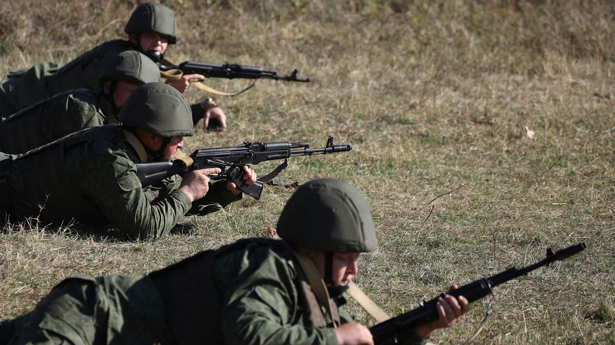 Rekruten trainieren auf einem Schießplatz im Süden Russlands. (Symbolbild)