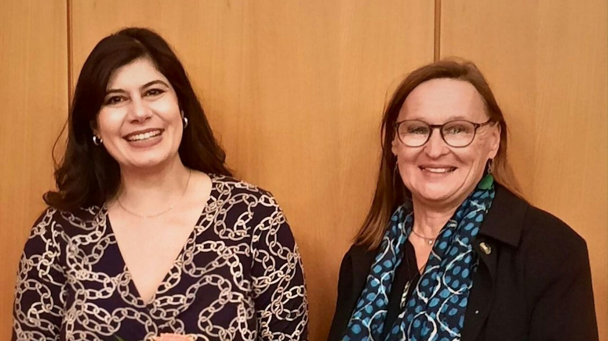 Derya Karadag (links) und Brigitta von Bülow