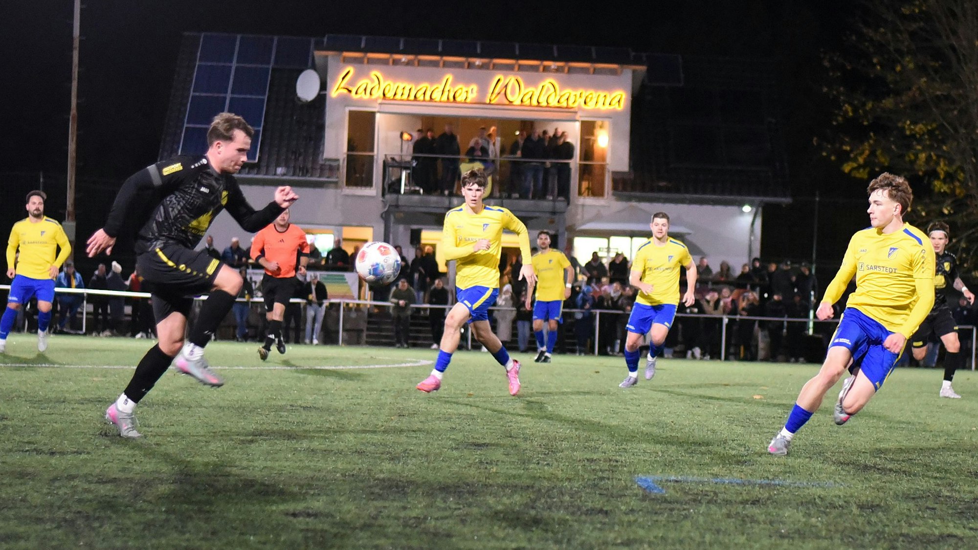 Spielszene in der Lademacher Waldarena.