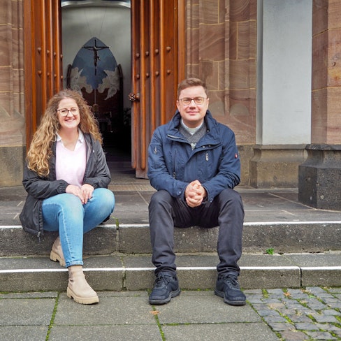 Karolin Plichta und Pfarrer Robert Knezevic wollen neue Wege gehen und mit St. Pius ein Teil des Veedels sein.