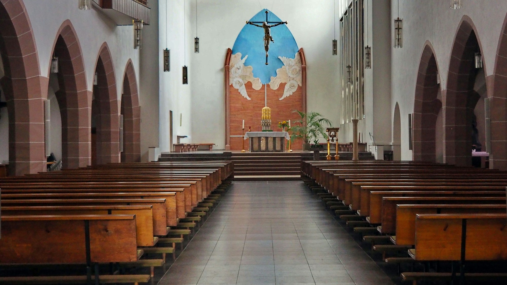 In St. Pius in Zollstock stehen große Veränderungen an. Das neue Pfarrteam will neue Wege gehen, um die Menschen zusammen und wieder in die Kirche zu bringen.