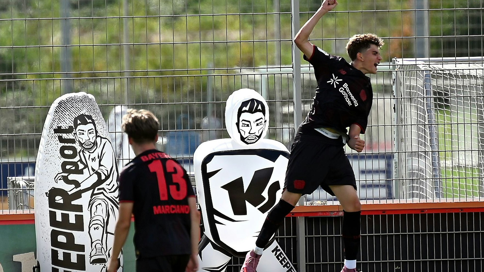 30.08.2025, Fiussball-U17-Bayer 04-Offenbach
rechts: Simone Cannizzaro (Bayer) Torschütze zum 1:0 für Bayer
Foto: Uli Herhaus