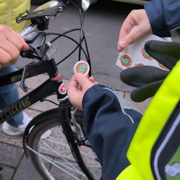 Im Rahmen der Aktion „Sichtbarkeit in der dunklen Jahreszeit“ kontrollierte die Polizei Euskirchen zahlreiche Fahrräder und E-Scooter.