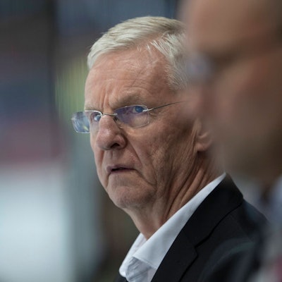 Kari Jalonen an der Bande.