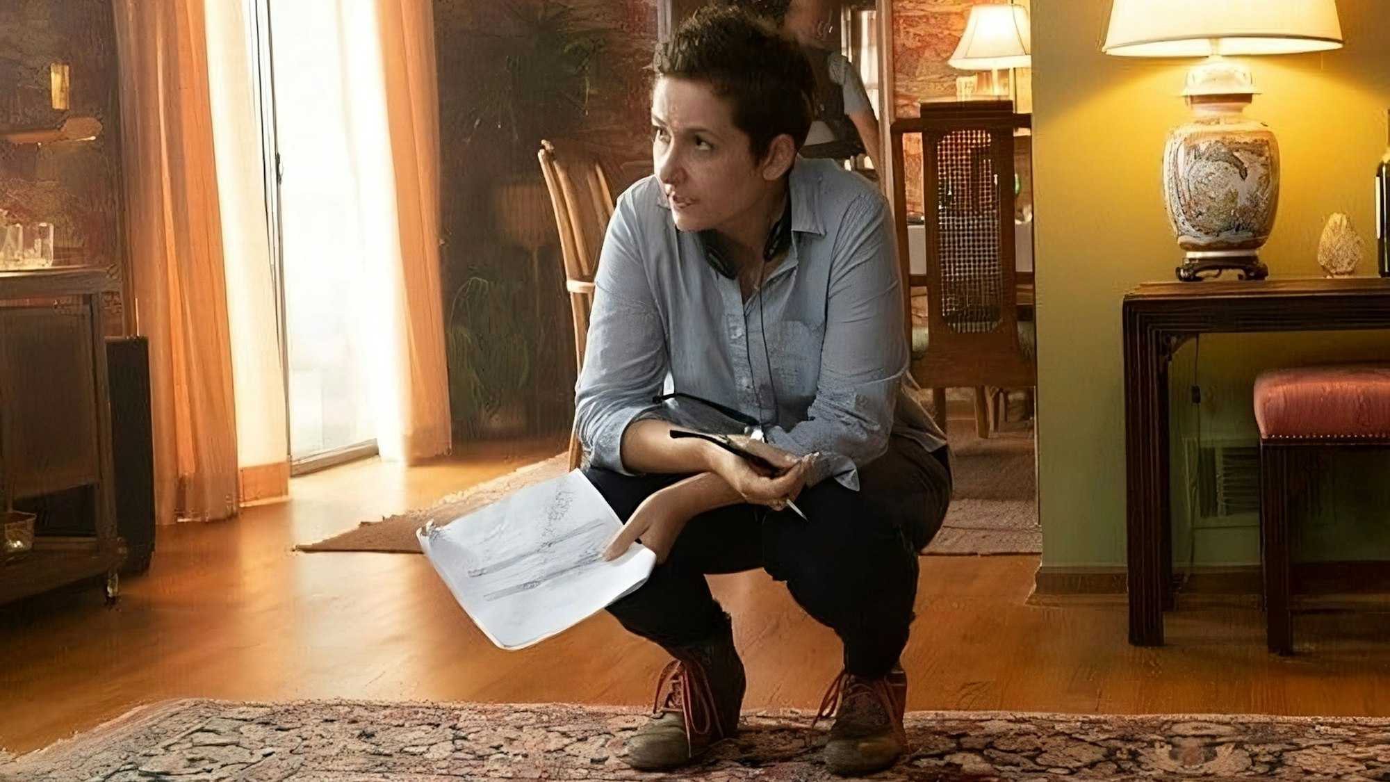 Uta Briesewitz bei einem Einsatz als Regisseurin am Set von „Stranger Things“.