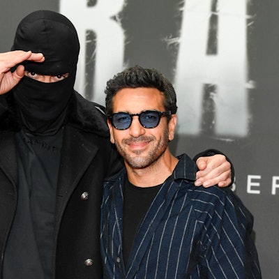 Bei der Premiere erschien Haftbefehl (Aykut Anhan) mit Sturmhaube, neben ihm steht Elyas M'Barek.