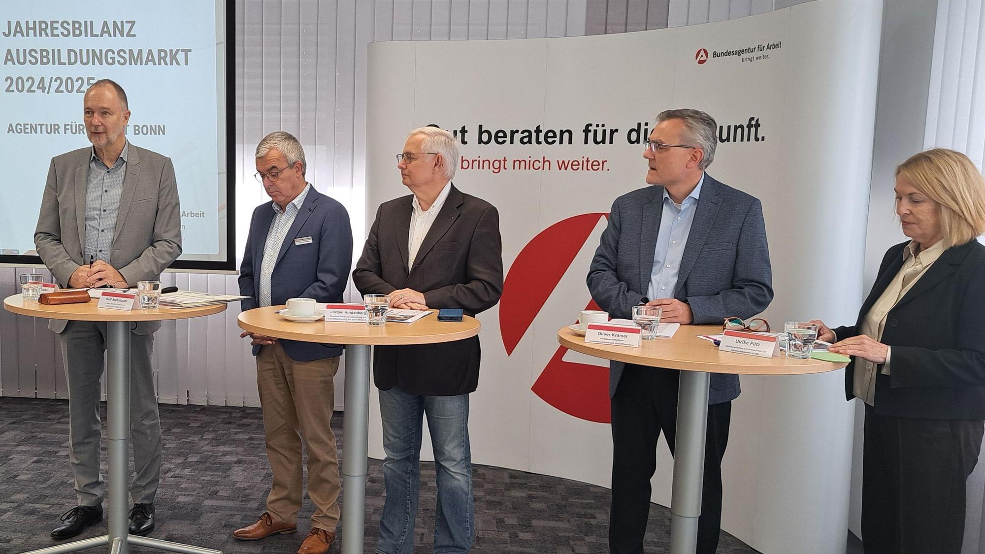 Vertreter von Arbeitsagentur, Kreishandwerkerschaft, Handwerkskammer und IHK zogen eine Bilanz des Ausbildungsmarktes Bonn/Rhein-Sieg.