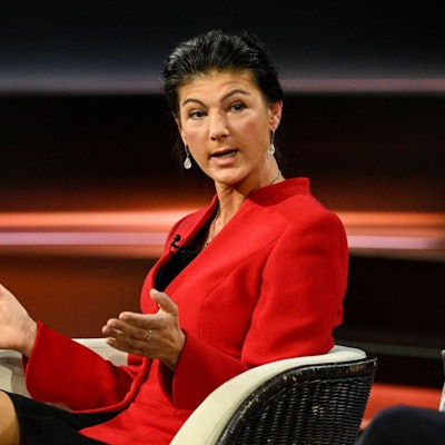 Sahra Sahra Wagenknecht war am Donnerstagabend (30. Oktober) in der ZDF-Talkshow „Markus Lanz“ zu Gast. Für ihre Worte zu Russland und der Ukraine bekommt die BSW-Chefin viel Kritik.