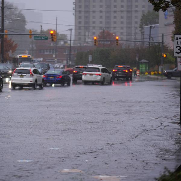 In New York, New Jersey und anderen US-Bundesstaaten haben heftige Regenfälle Chaos verursacht.