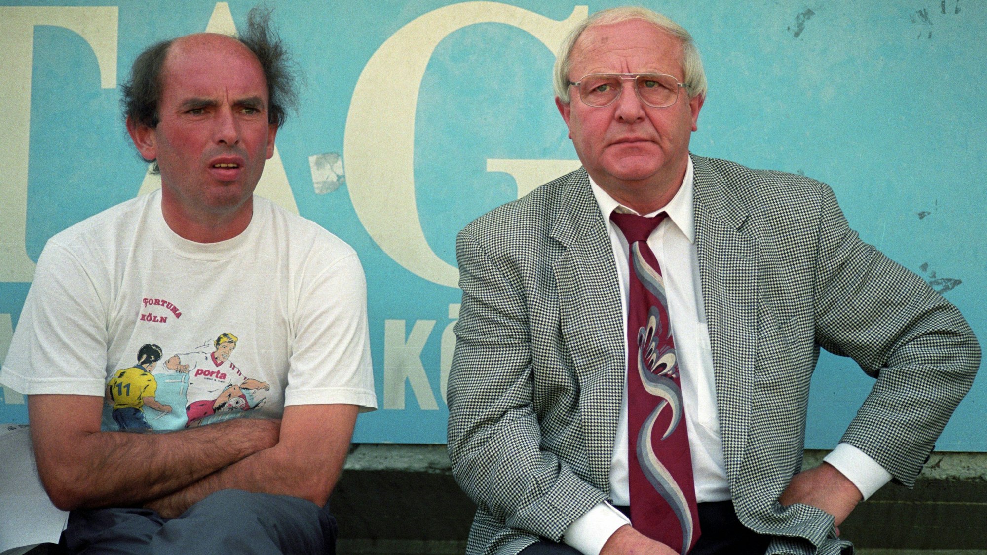 Hannes Linßen sitzt neben Jean Löring.