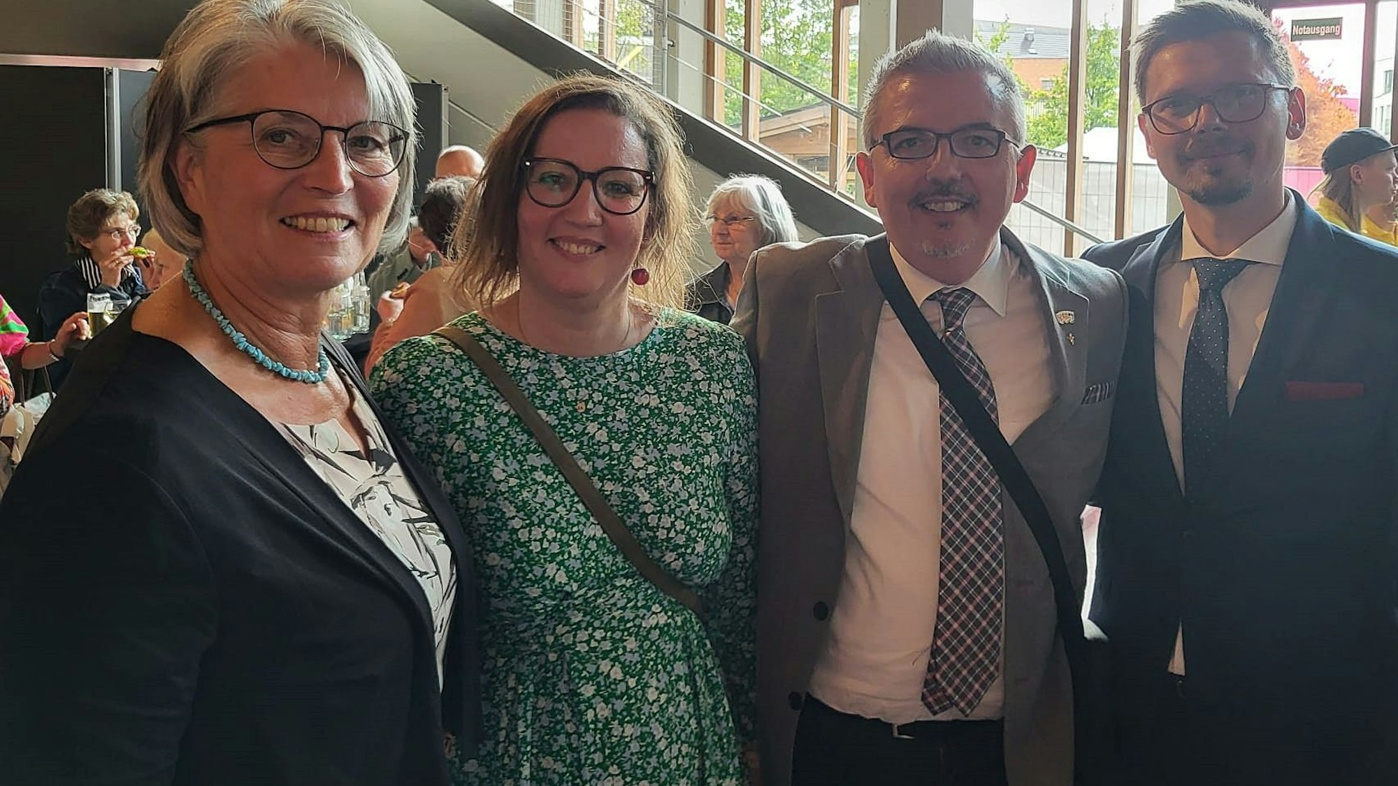 David Held (2.v.r.) schmiedet verschiedene Bündnisse für das BBK und die Freien Wähler. Hier ist er mit den Kerpener Ratsmitgliedern Lonie Lambertz (CDU), Rebecca Neumann (UWG) und Sascha Hümmer (AfD) zu sehen.