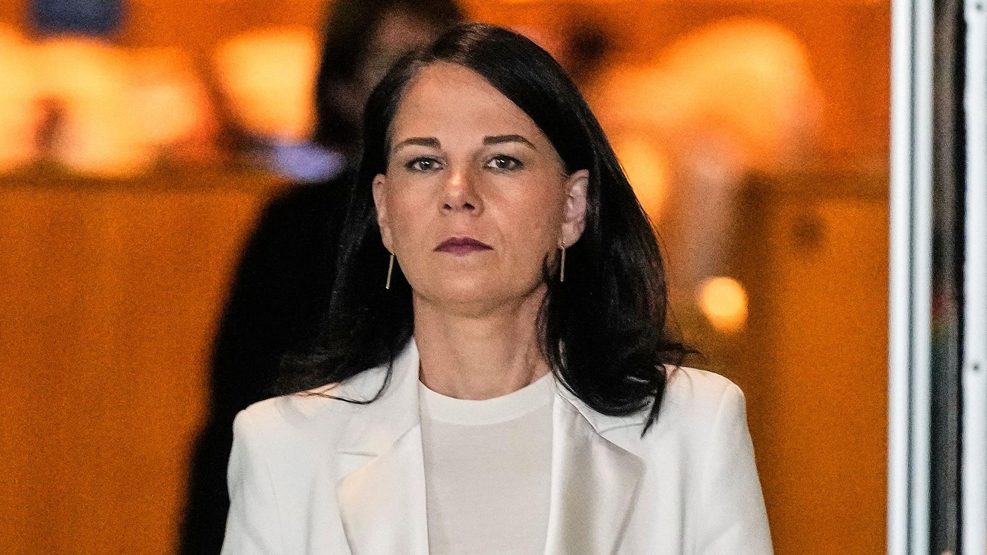 Annalena Baerbock verlässt die Generalversammlung der Vereinten Nationen, nachdem sie zur Präsidentin der 80. Sitzung des Gremiums gewählt wurde.