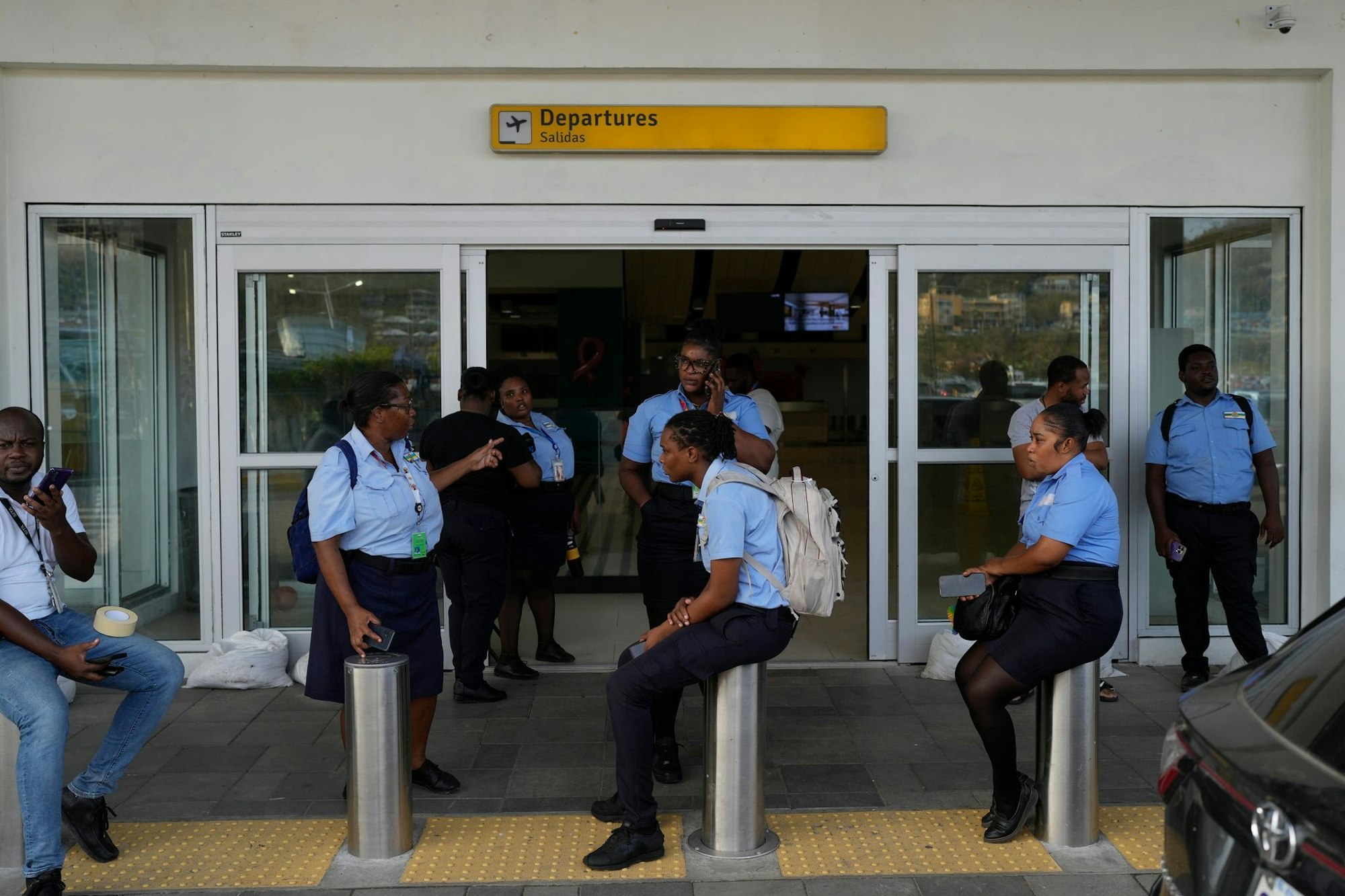 Dutzende Flüge gestrichen: Die Ausreise verzögert sich für viele Touristen.