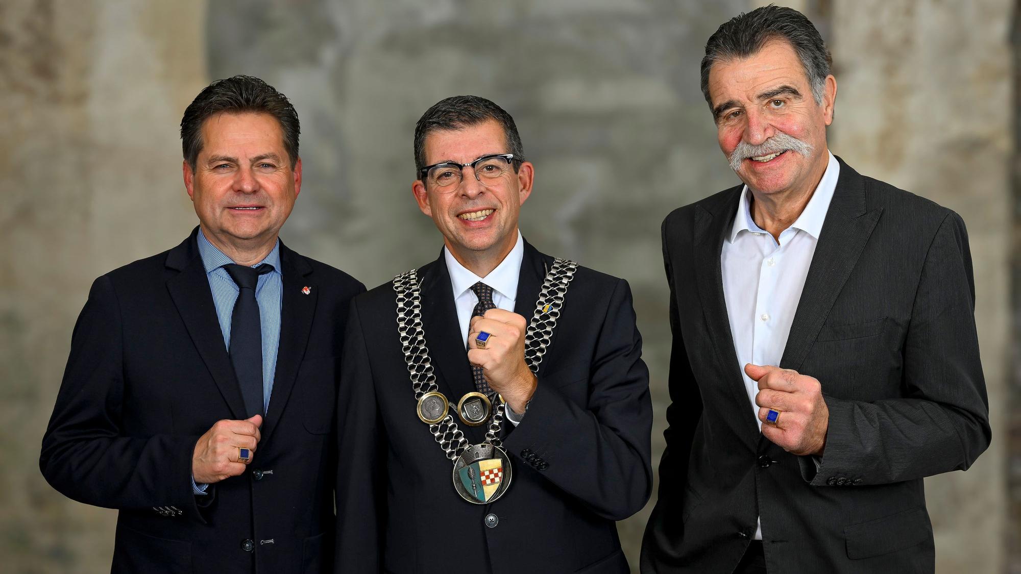 Freunde und Ehrenringträger: von links zu sehen Ulrich Stücker, Frank Helmenstein und Heiner Brand.