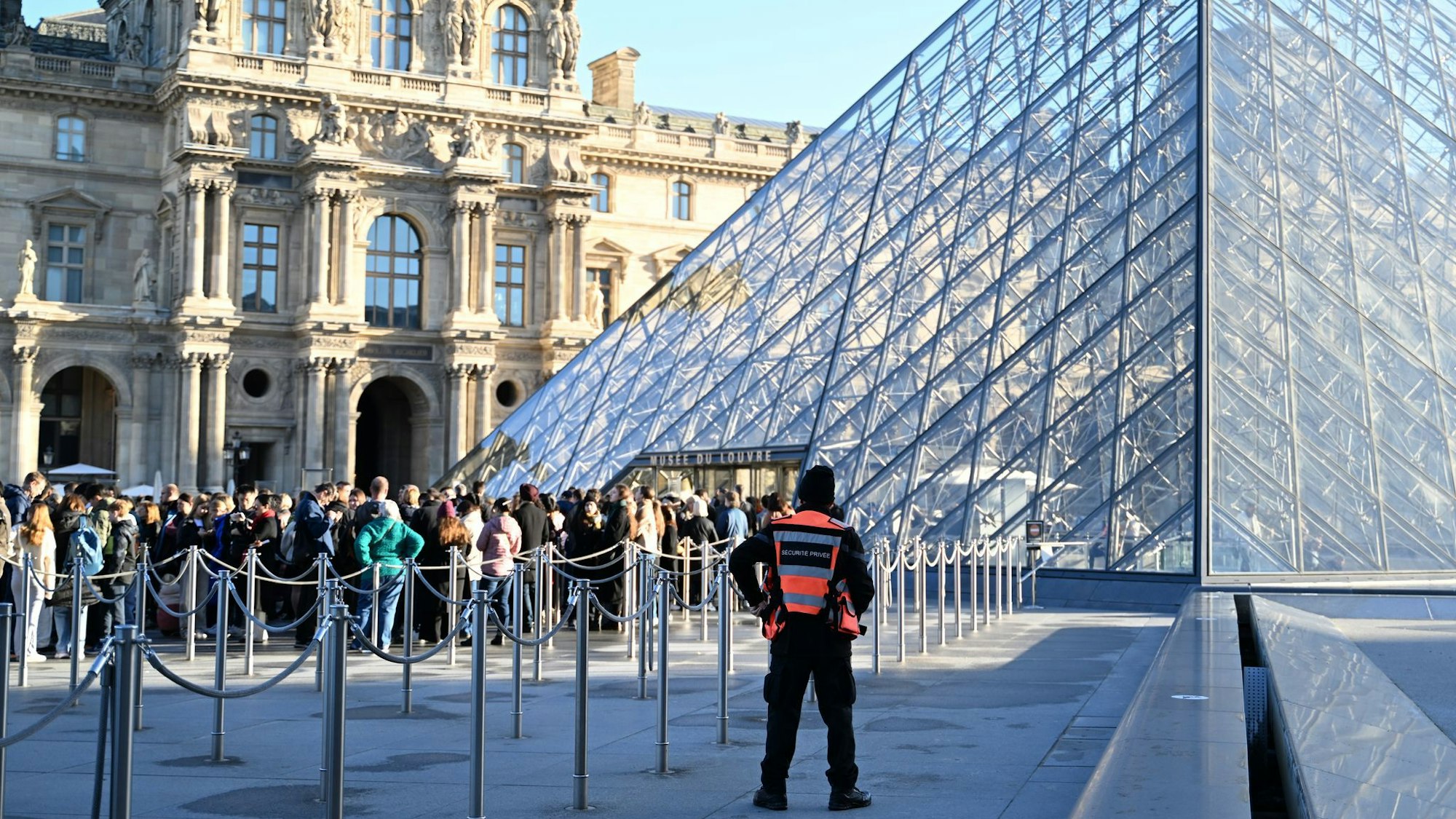 Sieben Menschen wurden nach dem Einbruch im Louvre zwischenzeitlich festgenommen. (Archivbild)