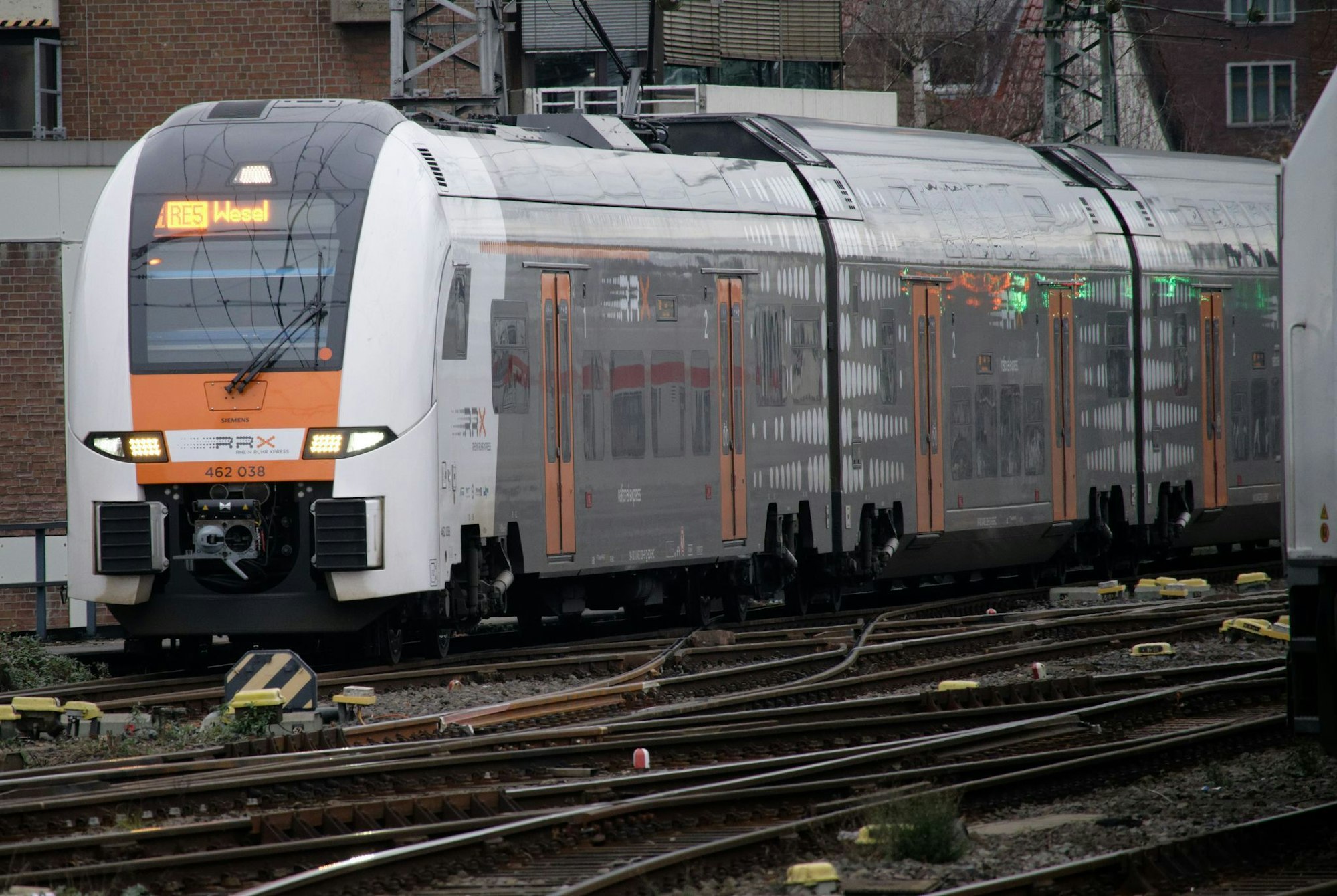 Etwa jeder sechste Streckenkilometer in Nordrhein-Westfalens Nahverkehr entfällt auf das private Zugunternehmen National Express. (Archivbild)
