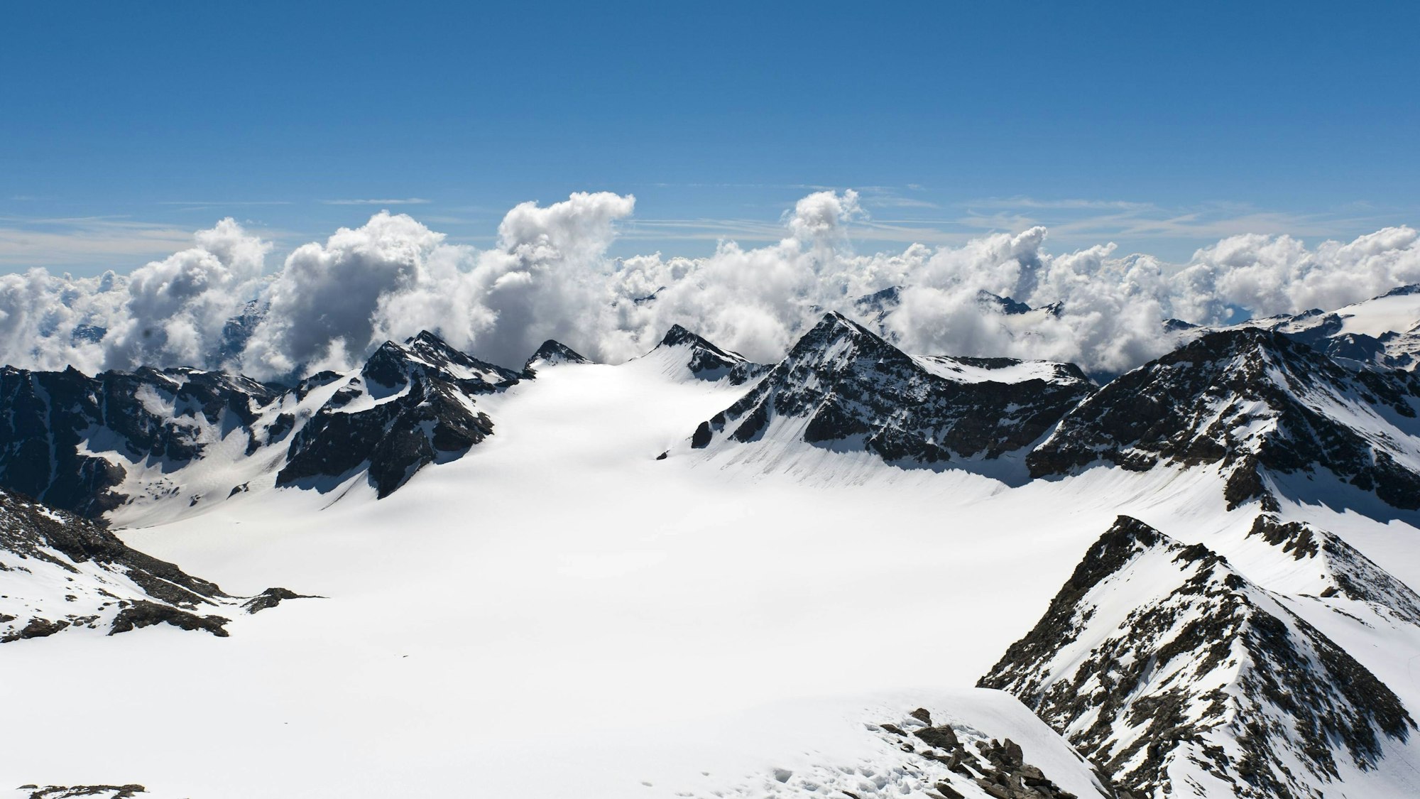 Bei einem Lawinenunglück in Südtirol sind drei deutsche Bergsteiger ums Leben gekommen. Das Unglück ereignete sich in den Ortler-Alpen. (Archivbild)