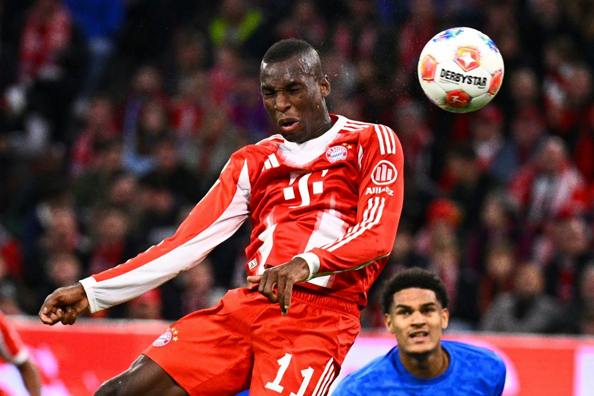 Nicolas Jackson köpft sein Premieren-Tor in der Bundesliga.