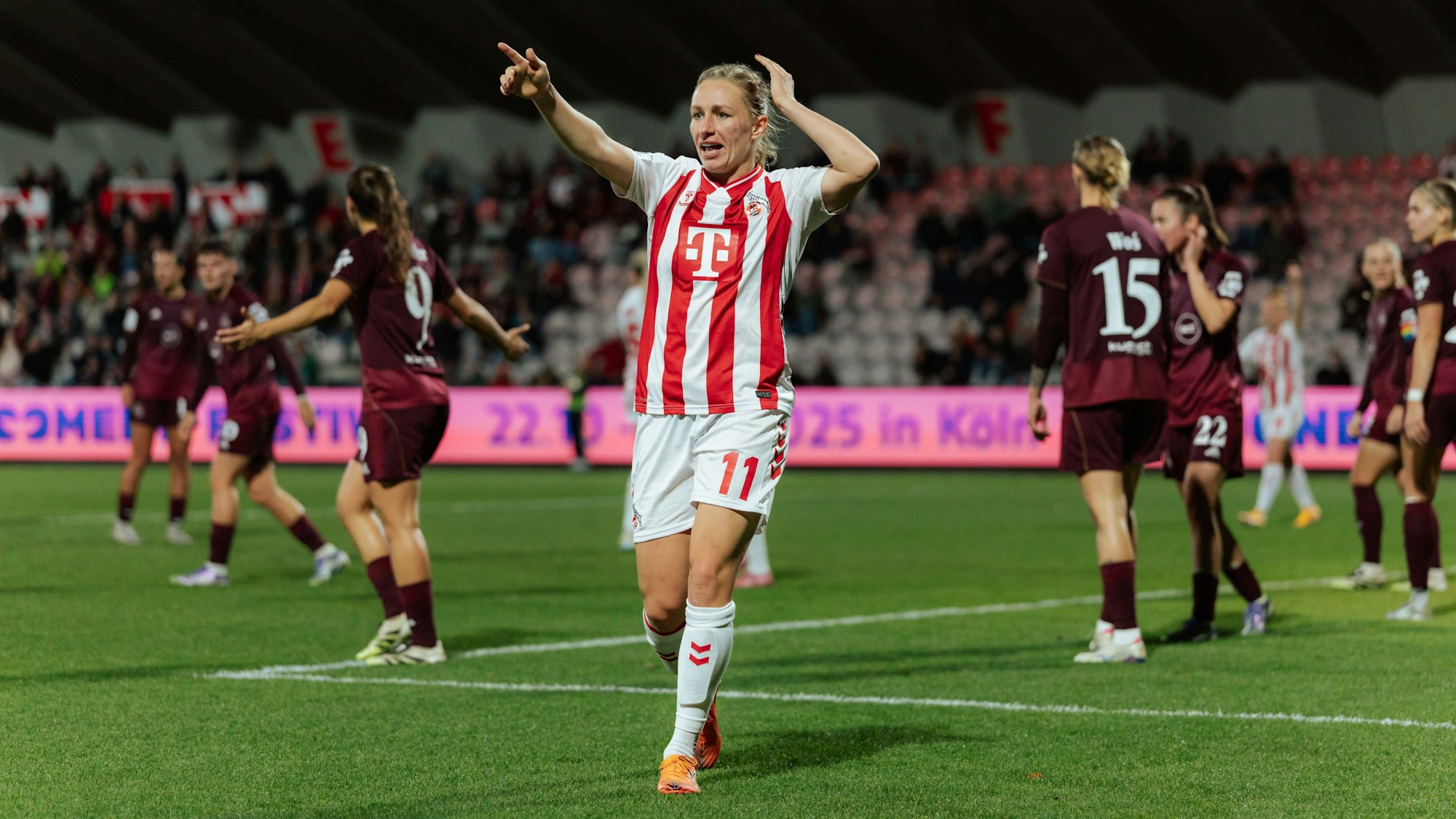 31.10.25, Frauen, Fussball, 1.BL, Saison 2025/2026, 1. FC Köln - 1.FC Nürnberg, 8. Spieltag Pauline Bremer 11 - 1. FC Köln fordert einen Ball Köln Franz-Kremer-Stadion NRW Deutschland *** 31 10 25, Women, Soccer, 1 BL, Season 2025 2026, 1 FC Köln 1 FC Nürnberg, Matchday 8 Pauline Bremer 11 1 FC Köln claims a ball Köln Franz Kremer Stadion NRW Germany