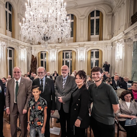 OGV: Zur Feierstundem und Preisverleihung hatte der Opladener Geschichtsverein in den Spiegelsaal ins Schloss Morsbroich eingeladen. Bild: Ralf Krieger