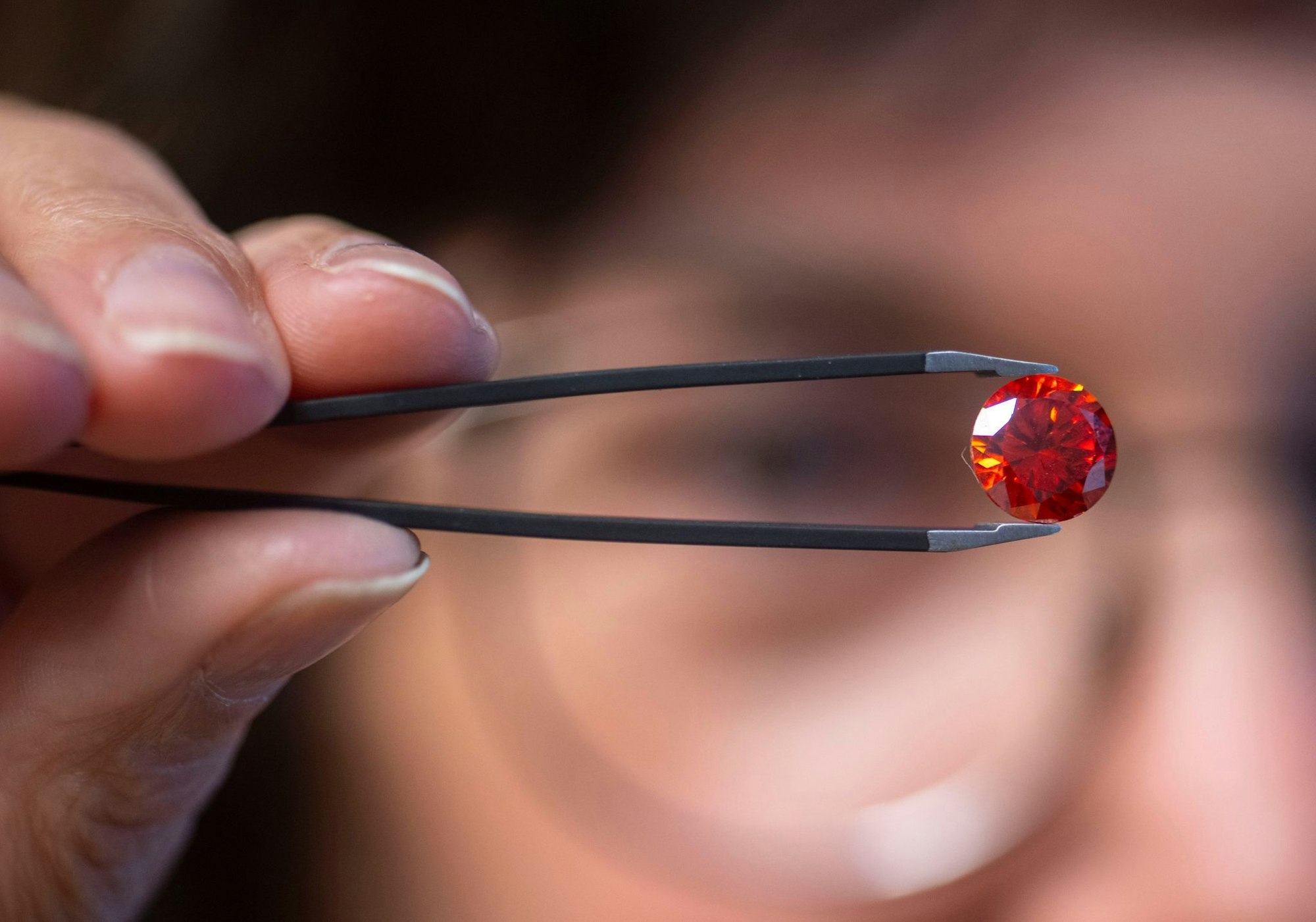 Ein Diamant aus Asche kostet mehrere tausend Euro. (Archivbild)