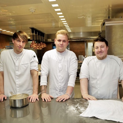 Die drei Köche des Restaurants Leu im Niederkasseler Hotel Clostermanns Hof: André Siebertz, André Vey, Daniel Heidkamp (v.l.)