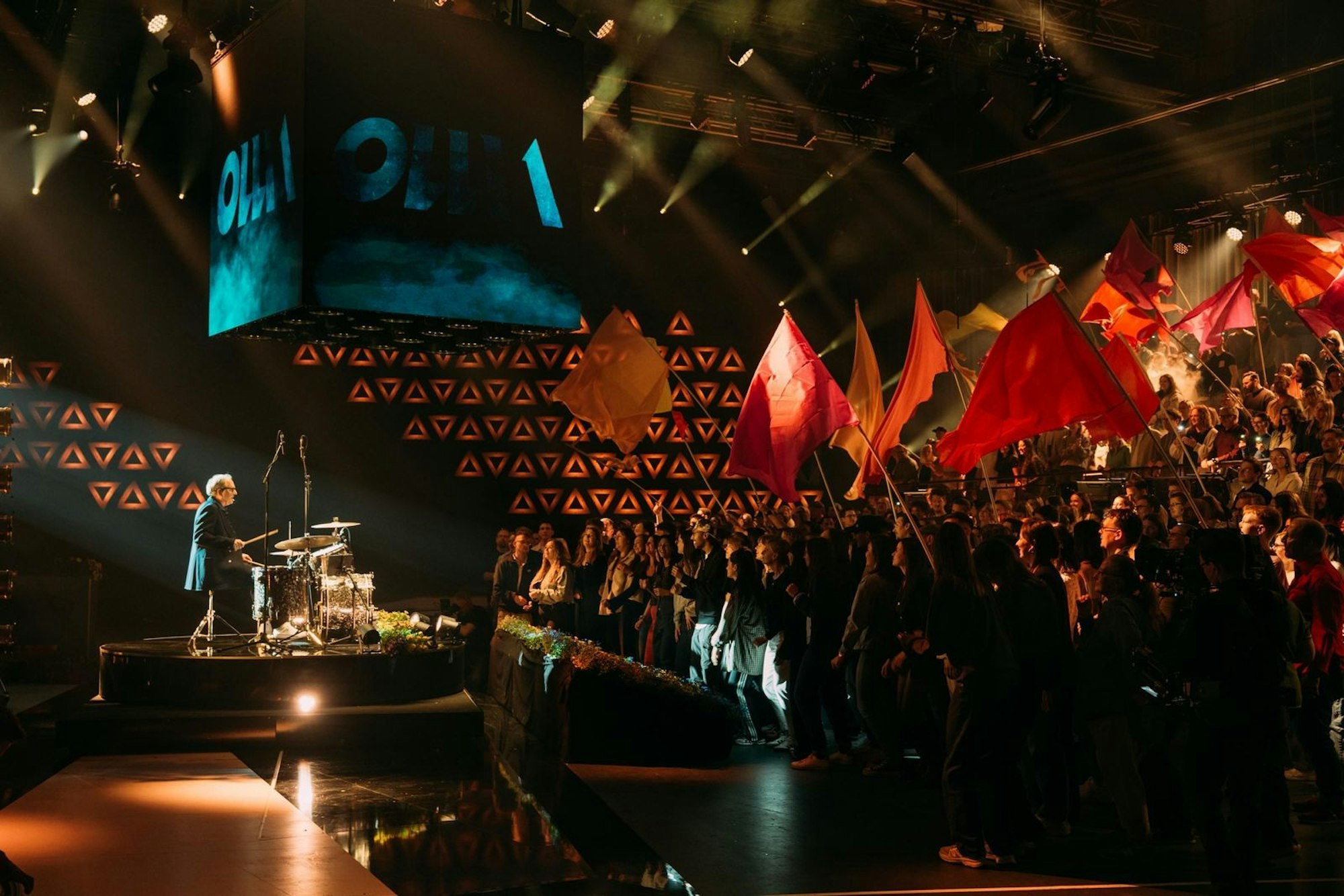 Der „Beatles“-Fan Olli Dittrich startet musikalisch. (Bild: Joyn / Julian Mathieu)