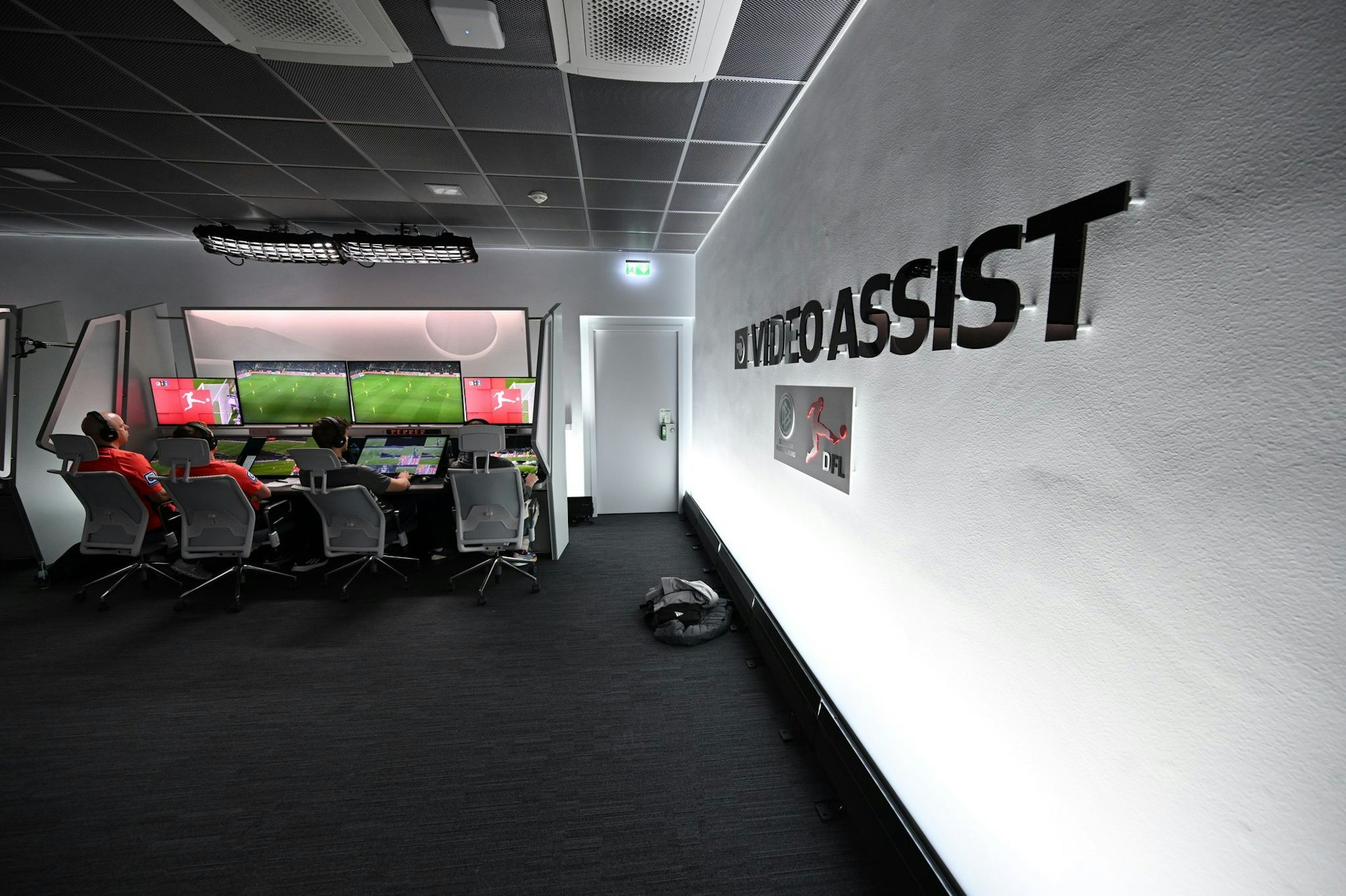 Im Video-Assist-Center wird alles überprüft. (Archivbild)