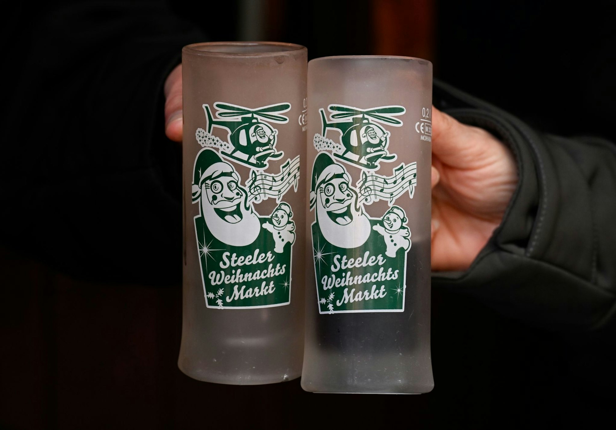 Den ersten Glühwein des Jahres können Besucher beim Essen-Steeler Weihnachtsmarkt genießen.